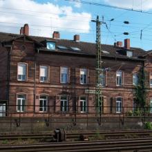 ehemaliges Dienstgebäude des Bahnhofs Friedrichsfeld-Nord, Gleisseite, Foto September 2020 Monika Ryll