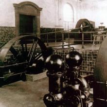 die ursprünglichen Anlagen im Pumpwerk Guntersblum (Foto aus: 100 Jahre WVR, S. 84)