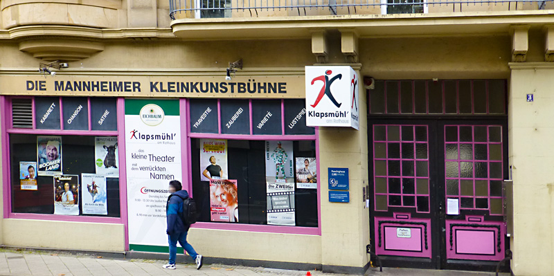 Eingang zum Klapsmühl-Teater am Rathaus