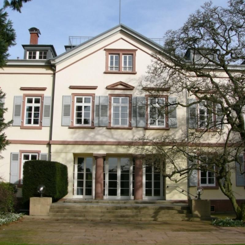 Villa Hermannshof Mit Schau Und Sichtungsgarten In Weinheim