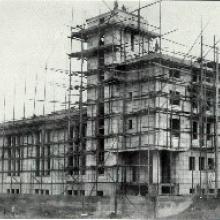 Rohbau der Kirche um 1929